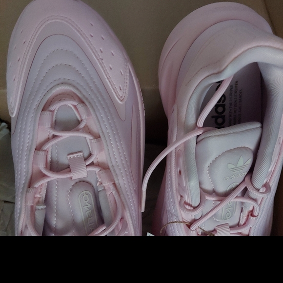 Adidas Ozelia Sneakers - Picture 3 of 4
